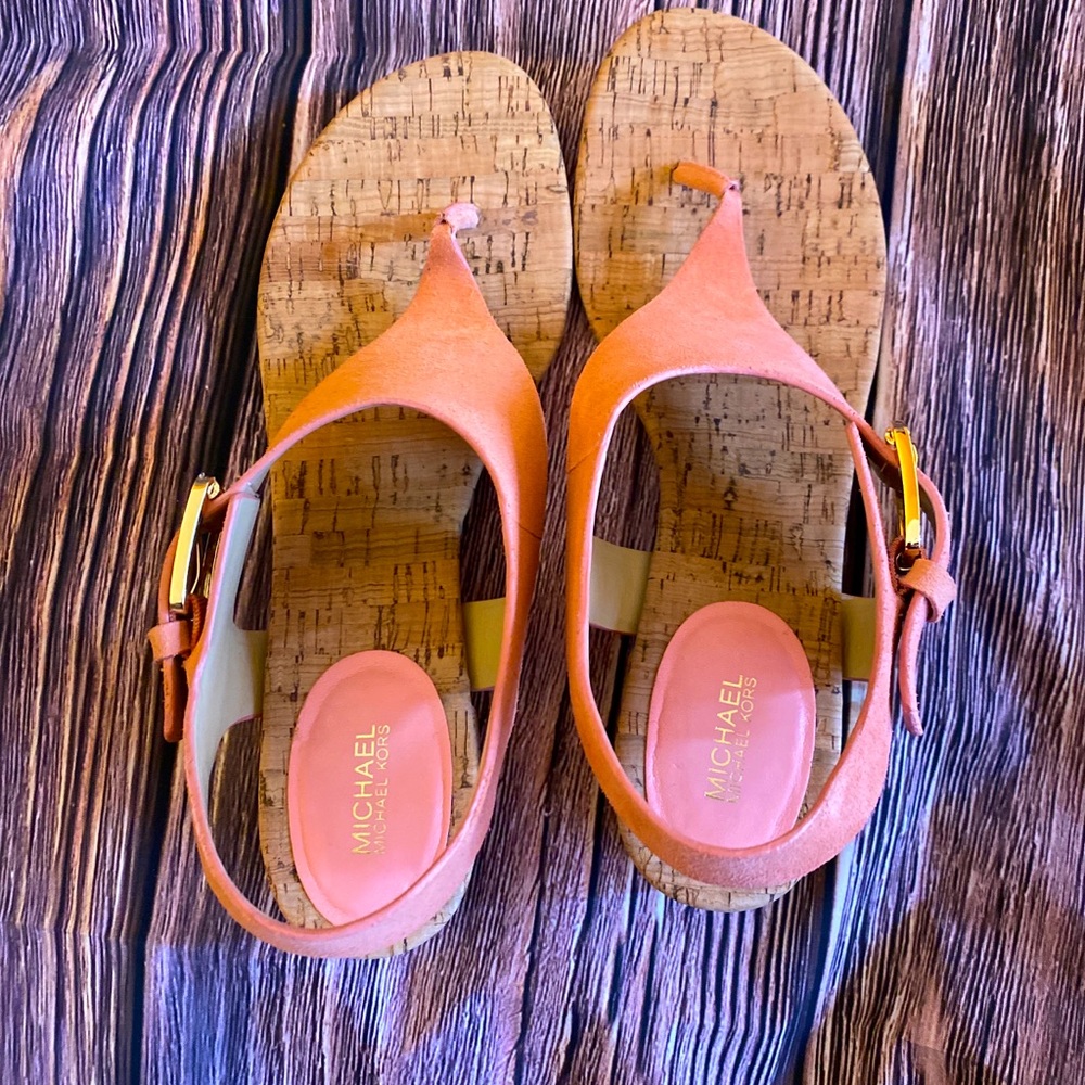 A stylish thong sandal you will love. Great look with dresses or jeans.